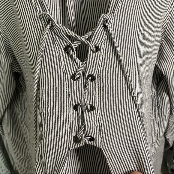 Torrid 4 Lace-Back Top - Picture 10 of 10